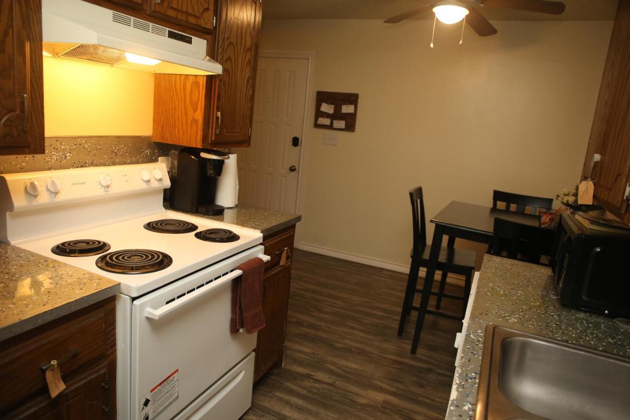 2 Bed/ 1 Bath Next To Ft. Sill Apartment ลอว์ตัน ภายนอก รูปภาพ