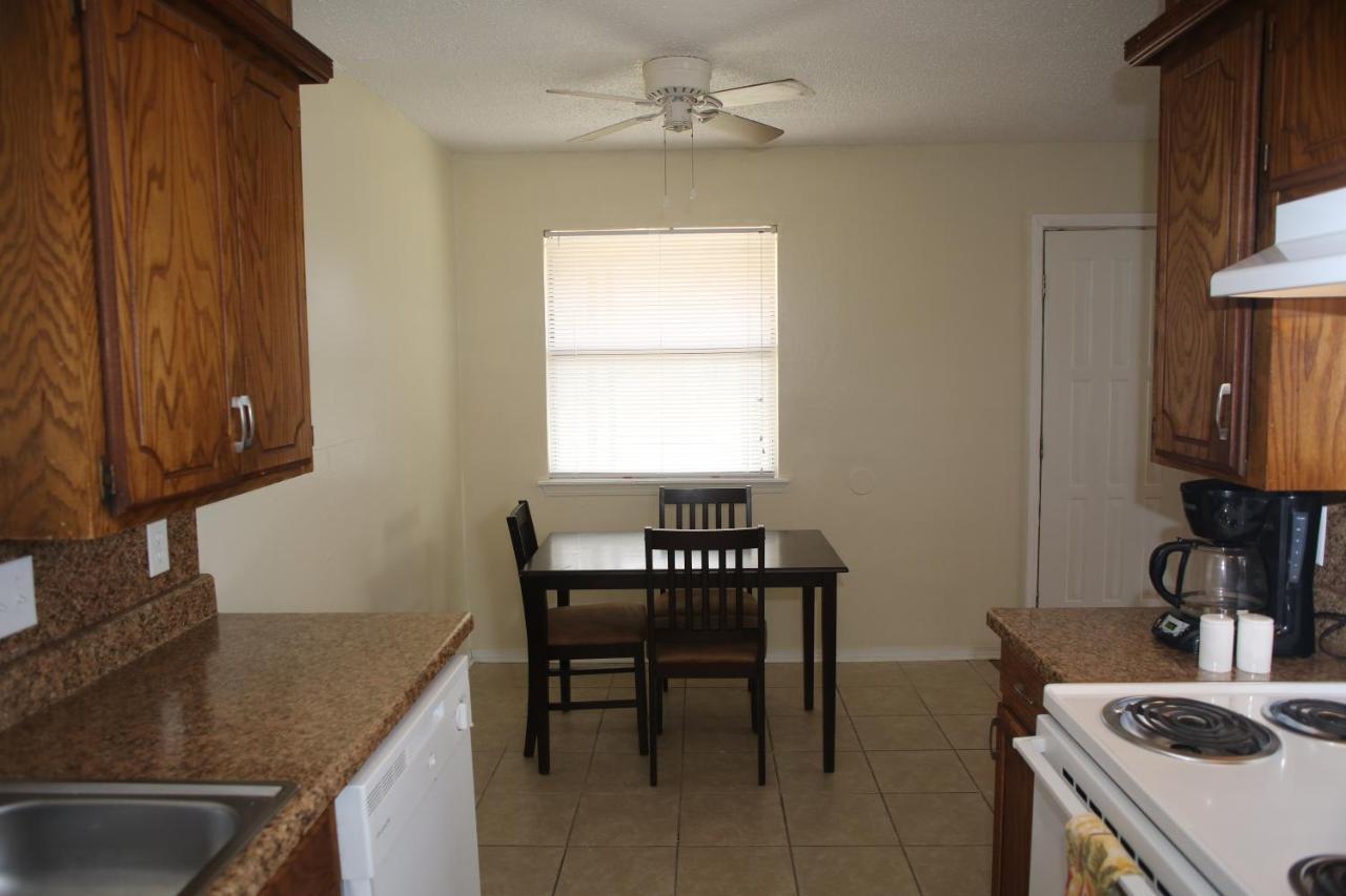 2 Bed/ 1 Bath Next To Ft. Sill Apartment ลอว์ตัน ภายนอก รูปภาพ