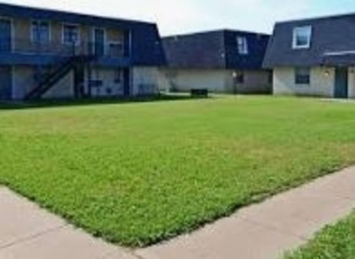 2 Bed/ 1 Bath Next To Ft. Sill Apartment ลอว์ตัน ภายนอก รูปภาพ